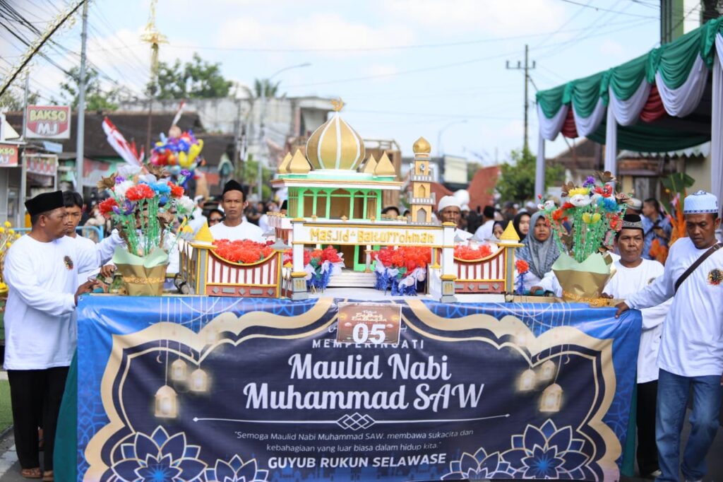 Festival Endhog-Endhogan Banyuwangi Tradisi Maulid Nabi SAW