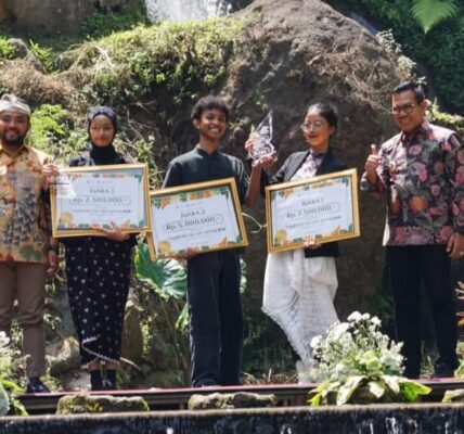 Fashion on the River