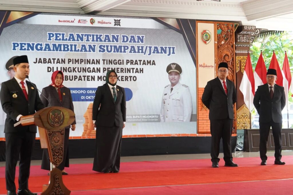 Bupati Mojokerto Albarraa Lantik 7 Pejabat Eselon II