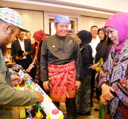 Gubernur Khofifah